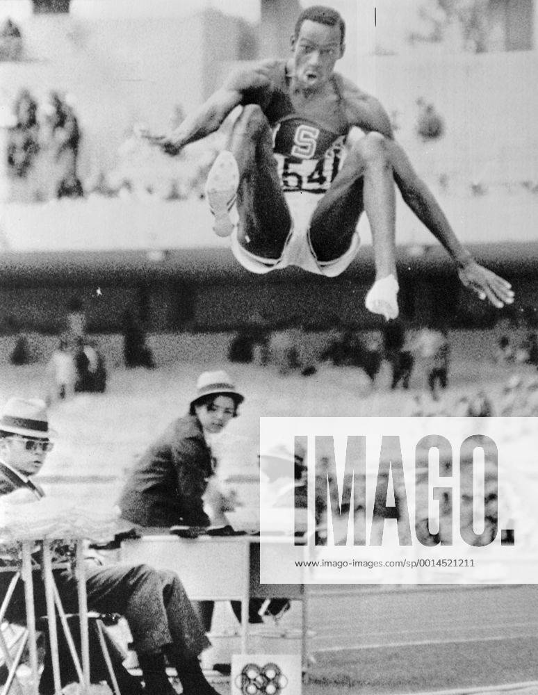 Bob Beamon el Paso Texas USA in a prodigiour leap which bettered the old world record by more than two feet leaps 29 feet 2 half inches at the mens long jump event to win Olympic Gold medal in the 19th Olympic Games 189 October Mexico City 1968 UnitedArchives01006492