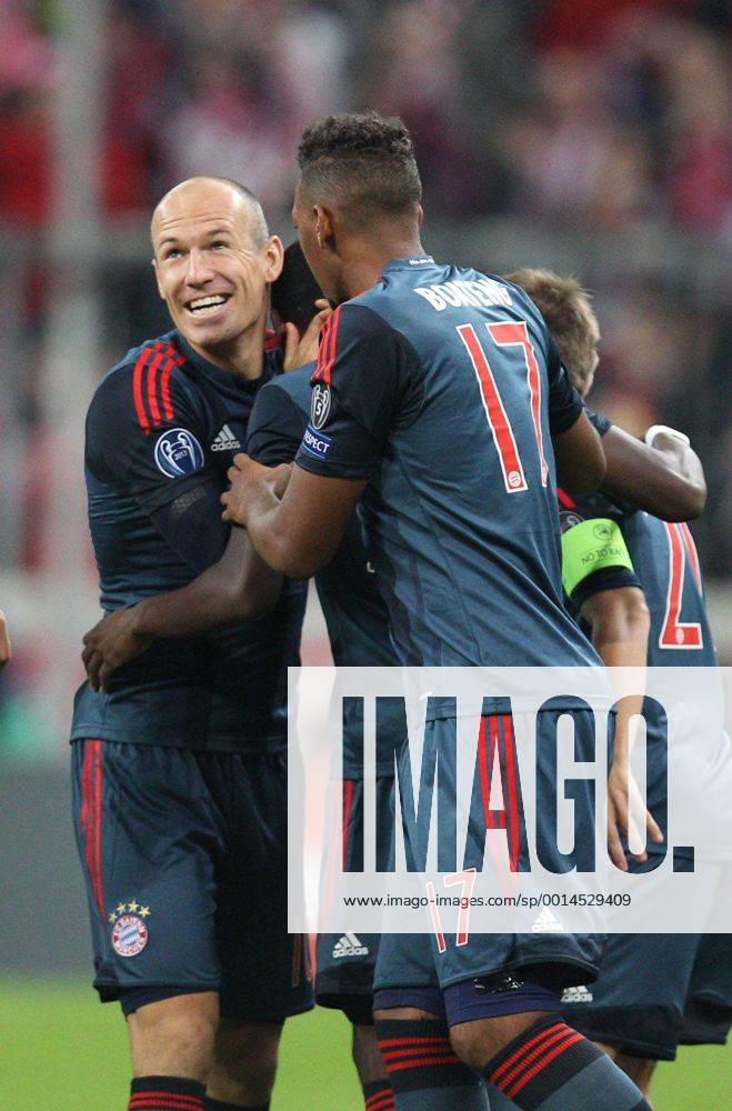 Torjubel der Mannschaft (FC Bayern Muenchen) Arjen Robben und Jerome Boateng FC Bayern Muenchen vs. PFC CSKA Moskau, Fussball, Championsleague, 17.09.2013 EP_ckt