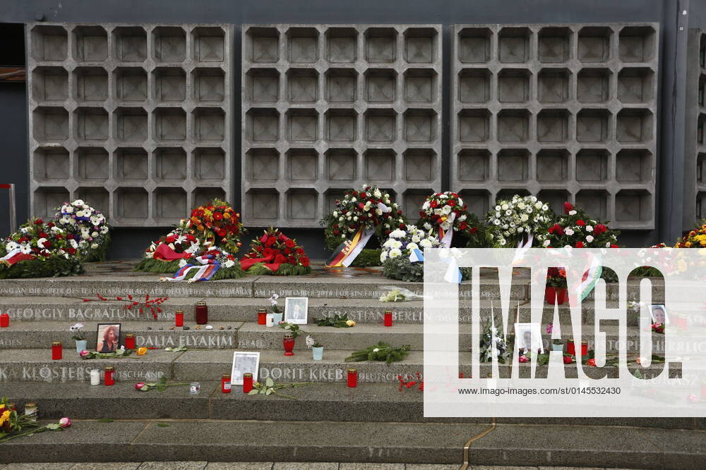 Memory of the victims of Breitscheidplatz Berlin: Flowers, wreaths and candles for the victims of Breitscheidplatz. Berlin Berlin-Charlottenburg Germany