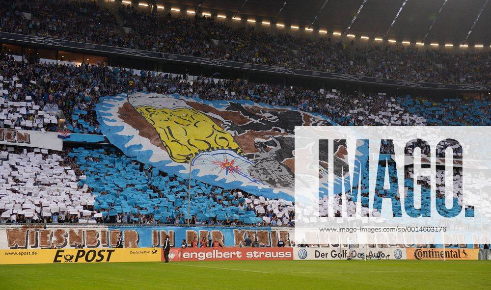 FUSSBALL DFB POKAL 1. RUNDE SAISON 2013 2014 TSV 1860 Muenchen - 24.09.2013 1860 Muenchen Fans mit einer Oktoberfest Fanchoreographie in der Nordkurve der Allianz Arena in Muenchen