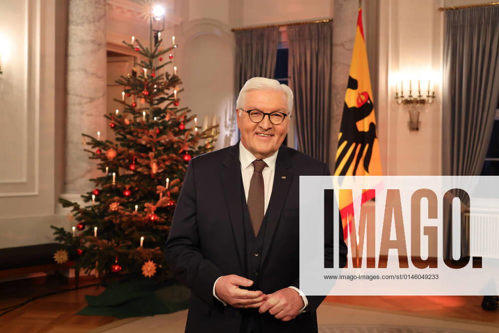 Bundespraesident im Schloss 22.12.2021, Germany, Berlin, Bundespraesidalamt Schloss Bellevue, Weihnachtsansprache des Bundespraesidenten Frank-Walter Steinmeier im Schloss Bellevue, Berlin Berlin Germany