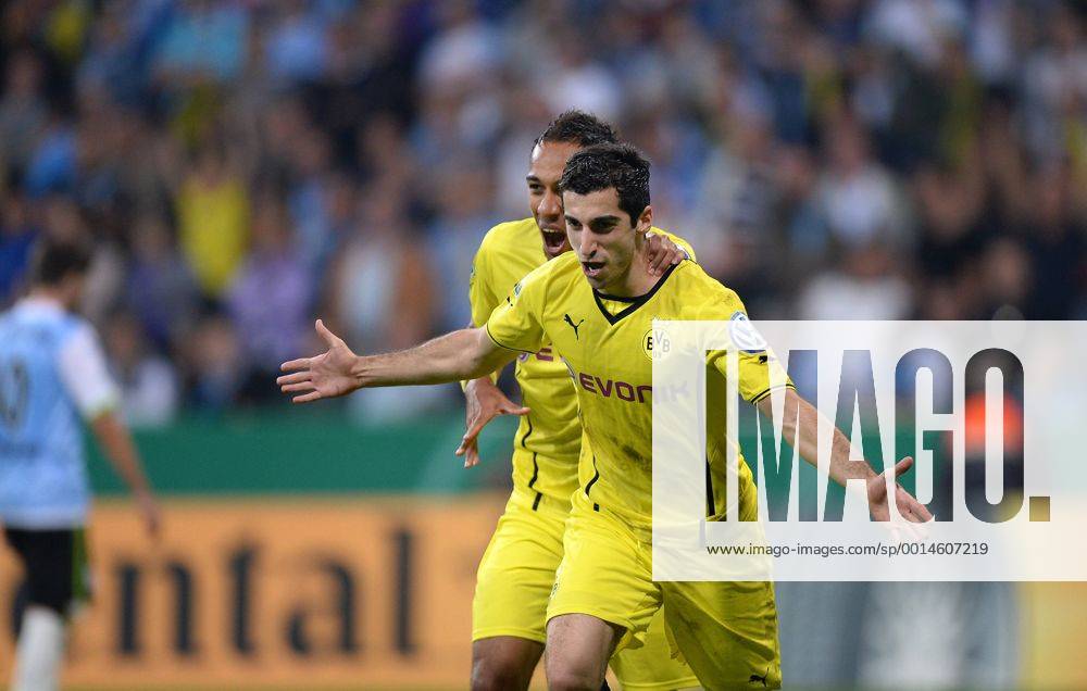 FUSSBALL DFB POKAL 2. RUNDE SAISON 2013 2014 TSV 1860 München - Borussia Dortmund 24.09.2013 JUBEL Dortmund; Torschütze zum 0-2 Henrikh Mkhitaryan (vorn) und Pierre-Emerick Aubameyang