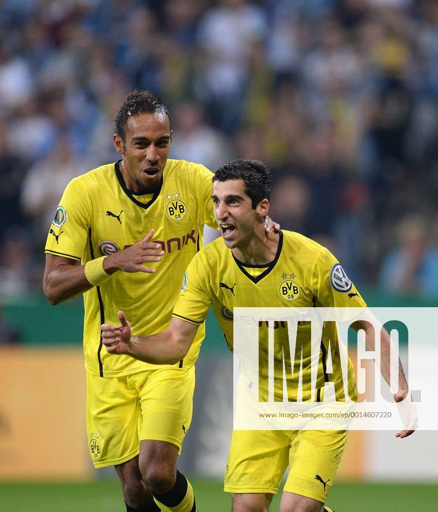 FUSSBALL DFB POKAL 2. RUNDE SAISON 2013 2014 TSV 1860 München - Borussia Dortmund 24.09.2013 JUBEL Dortmund; Torschütze zum 0-2 Henrikh Mkhitaryan (re) und Pierre-Emerick Aubameyang