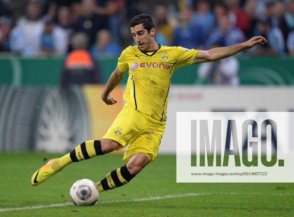 FUSSBALL DFB POKAL 2. RUNDE SAISON 2013 2014 TSV 1860 München - Borussia Dortmund 24.09.2013 Henrikh Mkhitaryan (Borussia Dortmund) am Ball