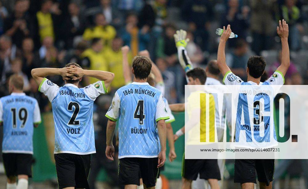 FUSSBALL DFB POKAL 2. RUNDE SAISON 2013 2014 TSV 1860 München - Borussia Dortmund 24.09.2013 Enttäuschung 1860 München: Moritz Volz, Kai Bülow und Grzegorz Wojtkowiak (v.li.)