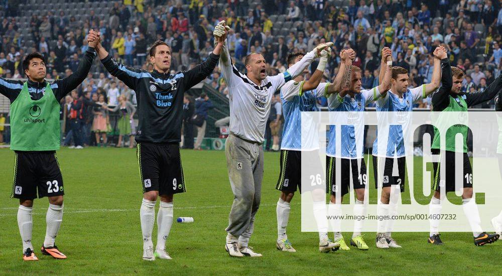 FUSSBALL DFB POKAL 2. RUNDE SAISON 2013 2014 TSV 1860 München - Borussia Dortmund 24.09.2013 LAOLA 1860 München: Bobby Wood, Rob Friend, Torwart Gabor Kiraly, Christopher Schindler, Daniel Adlung, Moritz Volz und Stephan Hain (v.li.)