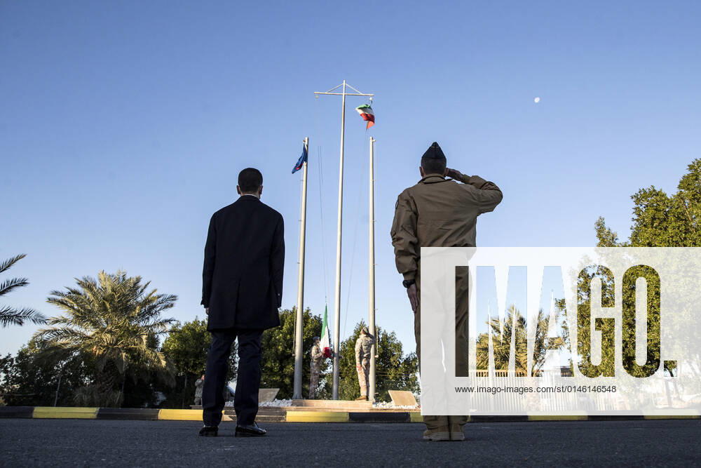 Italian Foreign Minister Luigi Di Maio meets the continent of the Italian soldiers of the Ali Al Salem military base, during the mission to Kuwait, Kuwait, 23 December 2021. ANSA ANGELO CARCONI Roma Italia - ZUMAa110 20211223_zaf_a110_014
