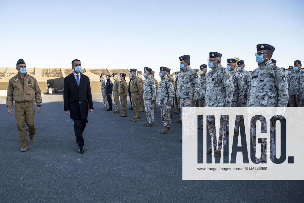 Italian Foreign Minister Luigi Di Maio meets the continent of the Italian soldiers of the Ali Al Salem military base, during the mission to Kuwait, Kuwait, 23 December 2021. ANSA ANGELO CARCONI Roma Italia - ZUMAa110 20211223_zaf_a110_017