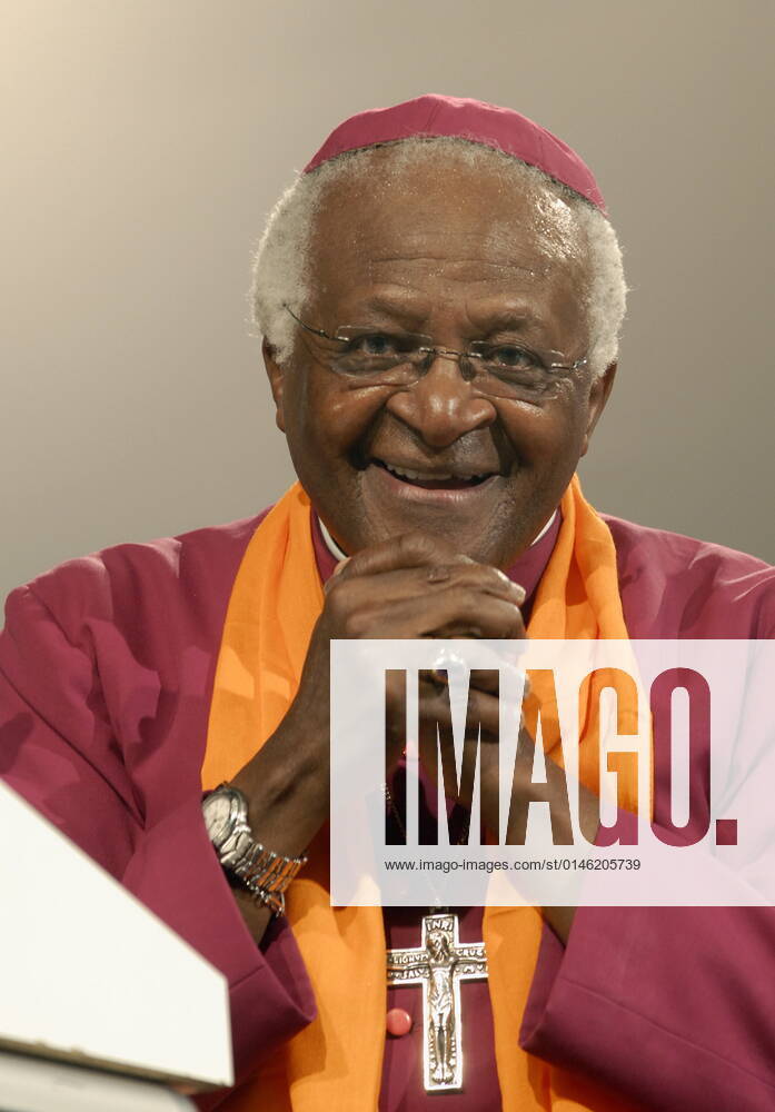 Desmond Mpilo Tutu , Bischof von Kapstadt Südafrika Erzbischof Desmond Tutu, geboren 1931 in Klerksdorp, Transvaal erhielt 1984 den Friedensnobelpreis für seine Arbeit zur Überwindung des Apartheidsregimes. Er lebt in Kapstadt. evangelischer Kirchen tag 2007 in Köln 08.06.2007
