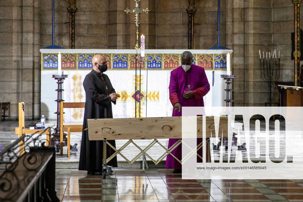 (211230) -- CAPE TOWN, Dec. 30, 2021 -- The coffin of South Africa s Archbishop Emeritus Desmond Tutu is seen at St George s Cathedral in Cape Town, South Africa, on Dec. 30, 2021. Tutu lay in state on Thursday at St George s Cathedral. ) SOUTH AFRICA-CAPE TOWN-DESMOND TUTU-LYING IN STATE LyuxTianran