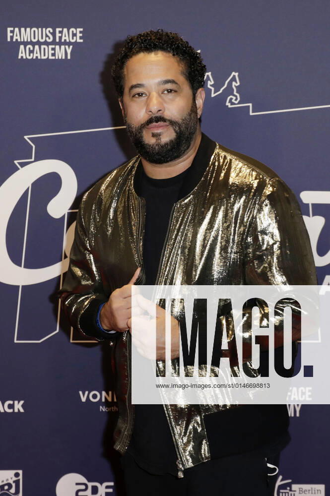 Adel Tawil in der Silvestershow Celebrate at the Gate - Willkommen 2022 am Brandenburger Tor. Berlin
