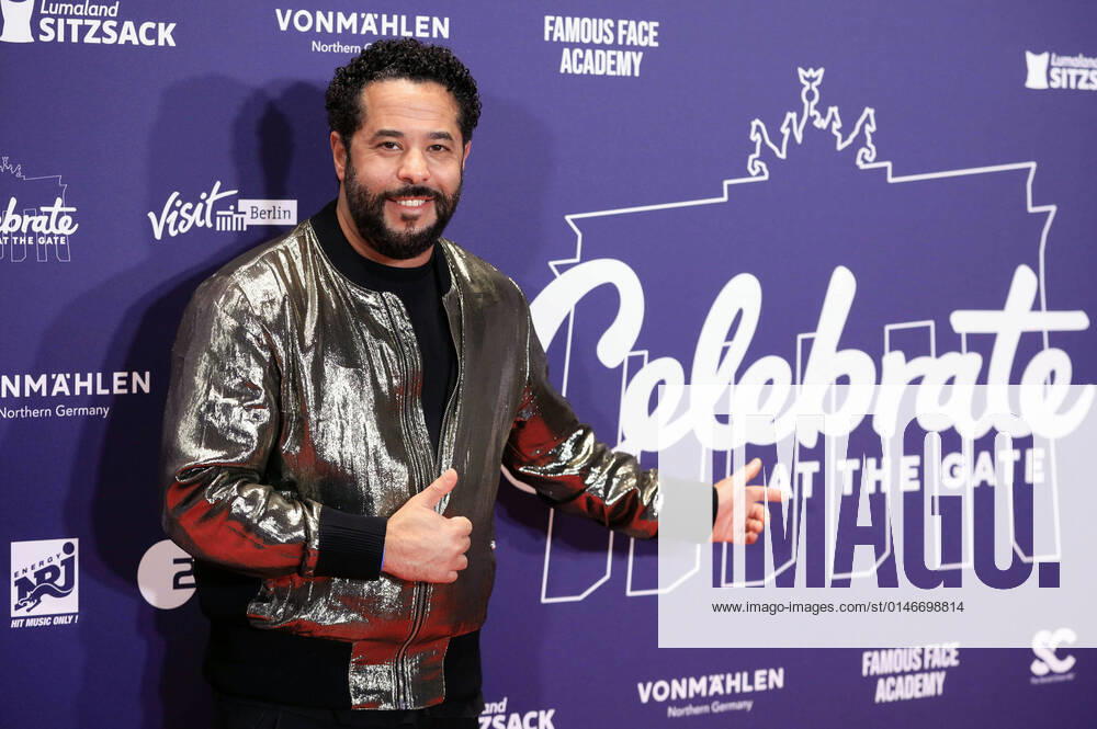 Entertainment Themen der Woche KW52 Adel Tawil in der Silvestershow Celebrate at the Gate - Willkommen 2022 am Brandenburger Tor. Berlin