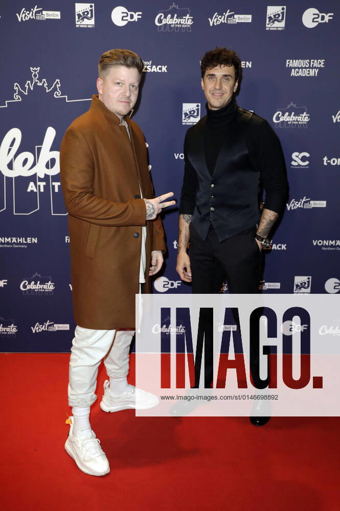 Nico Suave und Seven in der Silvestershow Celebrate at the Gate - Willkommen 2022 am Brandenburger Tor. Berlin