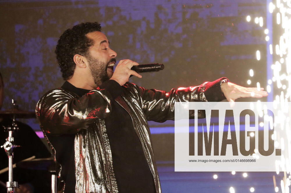 Adel Tawil in der Silvestershow Celebrate at the Gate - Willkommen 2022 am Brandenburger Tor. Berlin