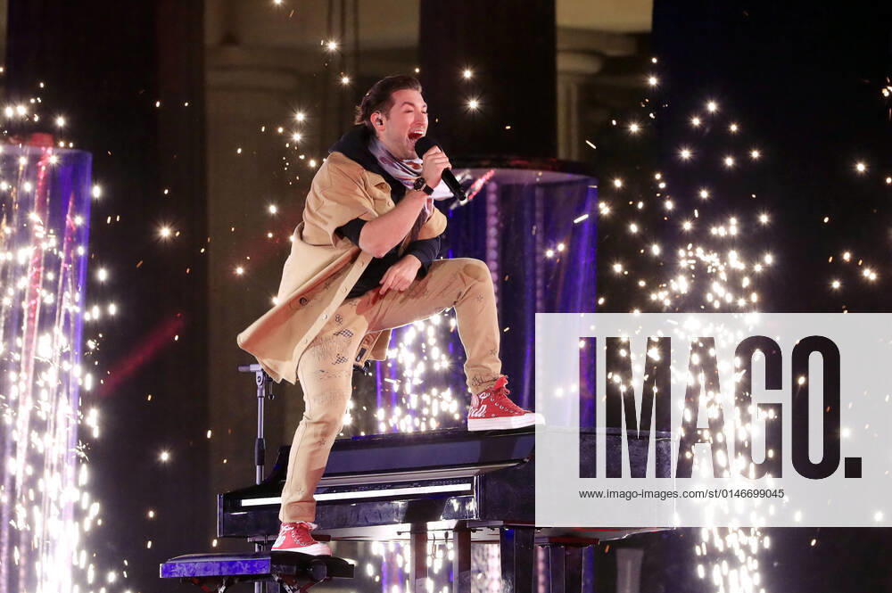 Justin Jesso in der Silvestershow Celebrate at the Gate - Willkommen 2022 am Brandenburger Tor. Berlin