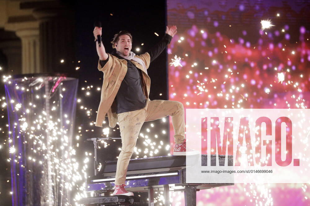 Justin Jesso in der Silvestershow Celebrate at the Gate - Willkommen 2022 am Brandenburger Tor. Berlin