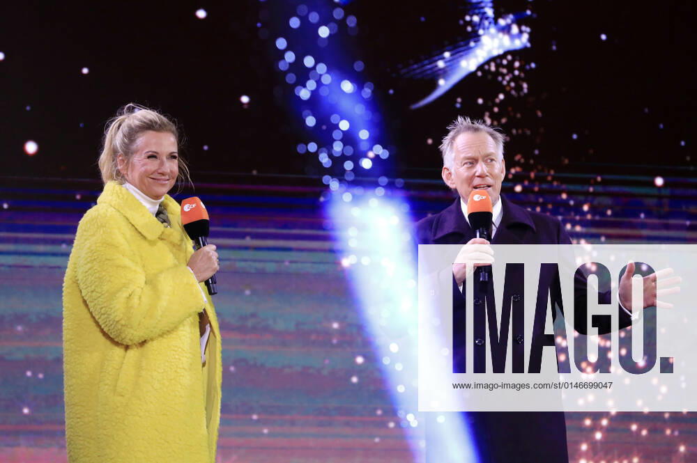 Andrea Kiewel und Johannes B. Kerner in der Silvestershow Celebrate at the Gate - Willkommen 2022 am Brandenburger Tor. Berlin
