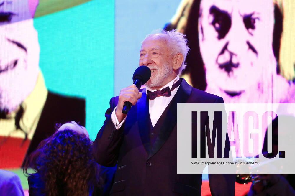 Dieter Hallervorden in der Silvestershow Celebrate at the Gate - Willkommen 2022 am Brandenburger Tor. Berlin