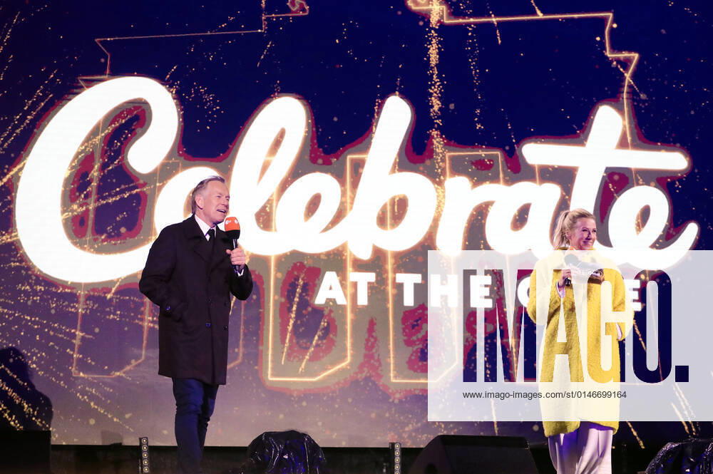Johannes B. Kerner und Andrea Kiewel in der Silvestershow Celebrate at the Gate - Willkommen 2022 am Brandenburger Tor. Berlin