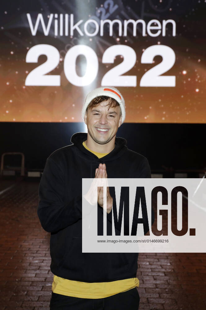 Alexander Knappe in der Silvestershow Celebrate at the Gate - Willkommen 2022 am Brandenburger Tor. Berlin