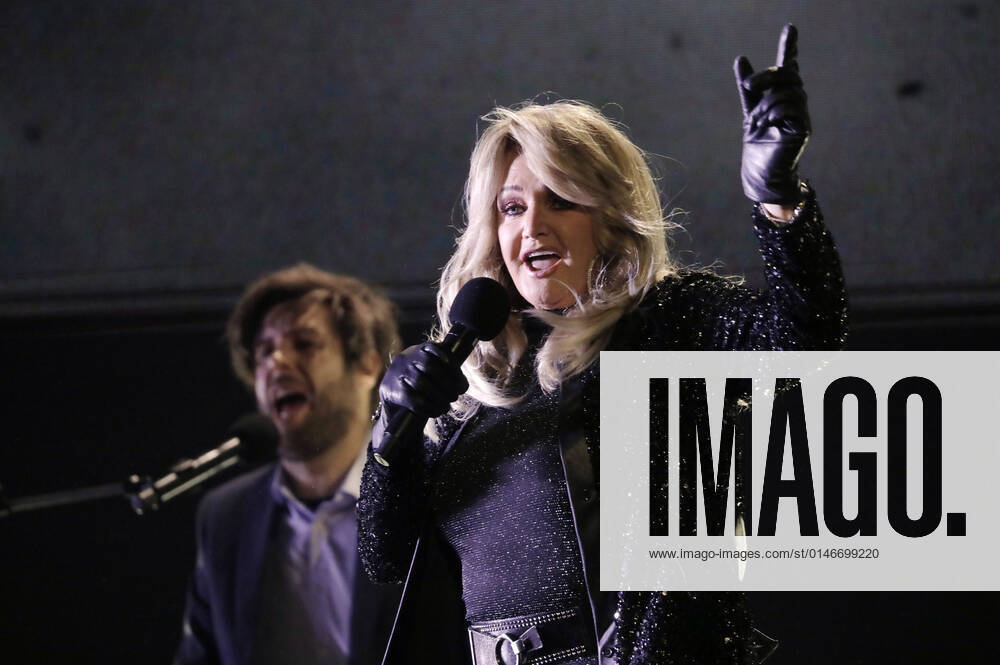 Bonnie Tyler in der Silvestershow Celebrate at the Gate - Willkommen 2022 am Brandenburger Tor. Berlin