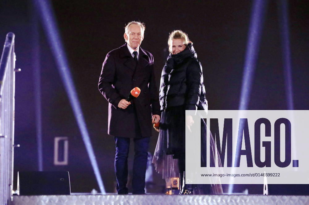 Johannes B. Kerner und Andrea Kiewel in der Silvestershow Celebrate at the Gate - Willkommen 2022 am Brandenburger Tor. Berlin