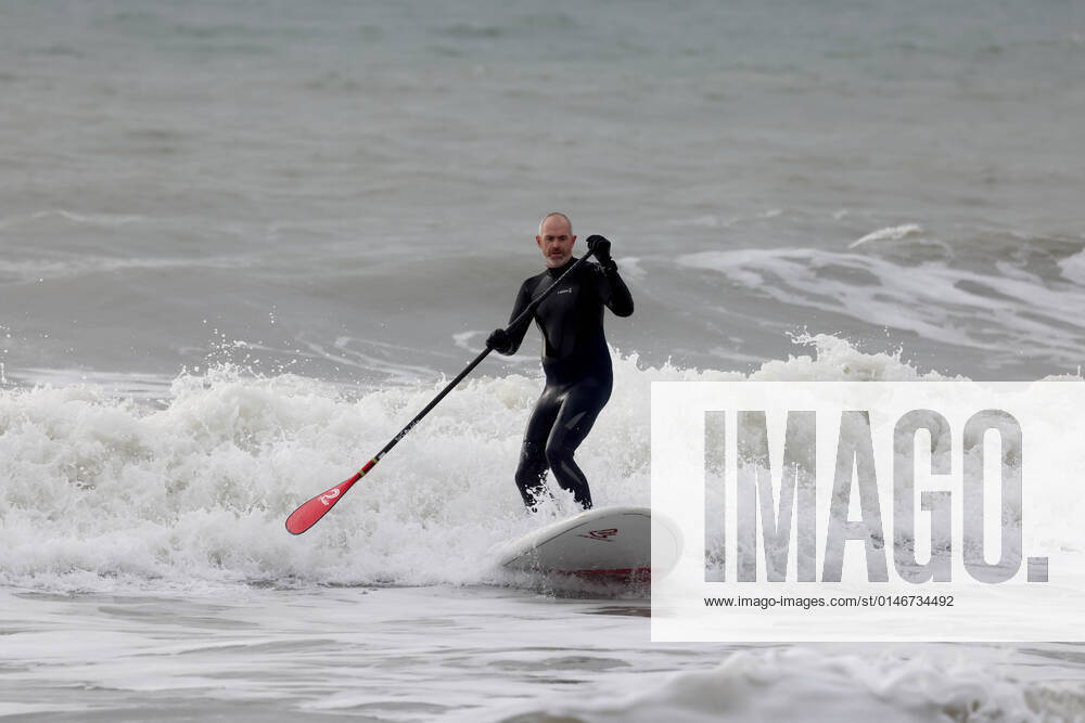 A paddle boarder makes the most of the warmest New YearÕs Day on record in the UK at East Wittering Beach in Chichester, West Sussex. JANUARY 1st 2022 MTXx2201