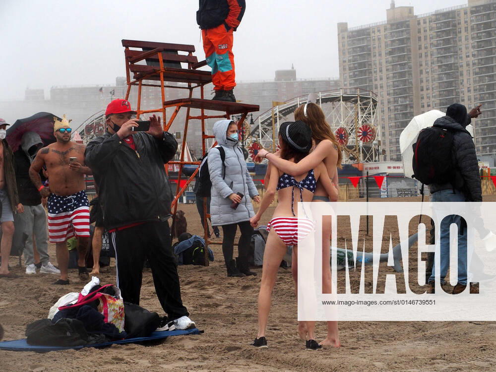 January 1, 2022 New York , Coney Island Polar Bear Plunge. This year the Polar Bear Plunge returned after last year s Covid outbreak. Revelers enjoy the water. New York USA - ZUMAct2_ 20220101_zaf_ct2_036