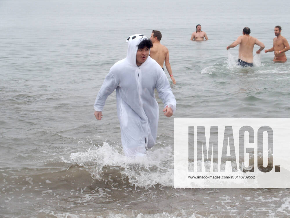 January 1, 2022 New York , Coney Island Polar Bear Plunge. This year the Polar Bear Plunge returned after last year s Covid outbreak. Revelers enjoy the water. New York USA - ZUMAct2_ 20220101_zaf_ct2_037
