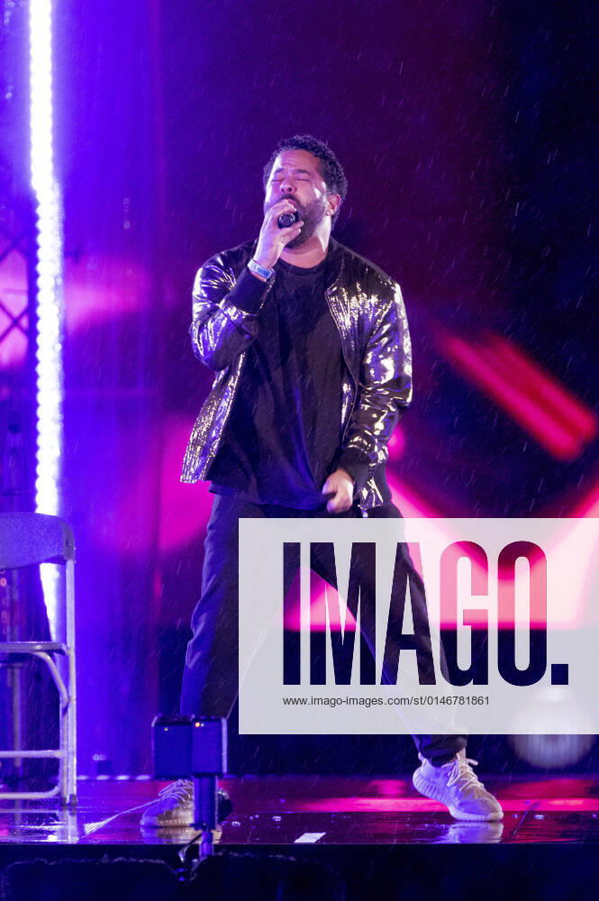 Adel Tawil in der Silvestershow Celebrate at the Gate - Willkommen 2022 am Brandenburger Tor. Berlin