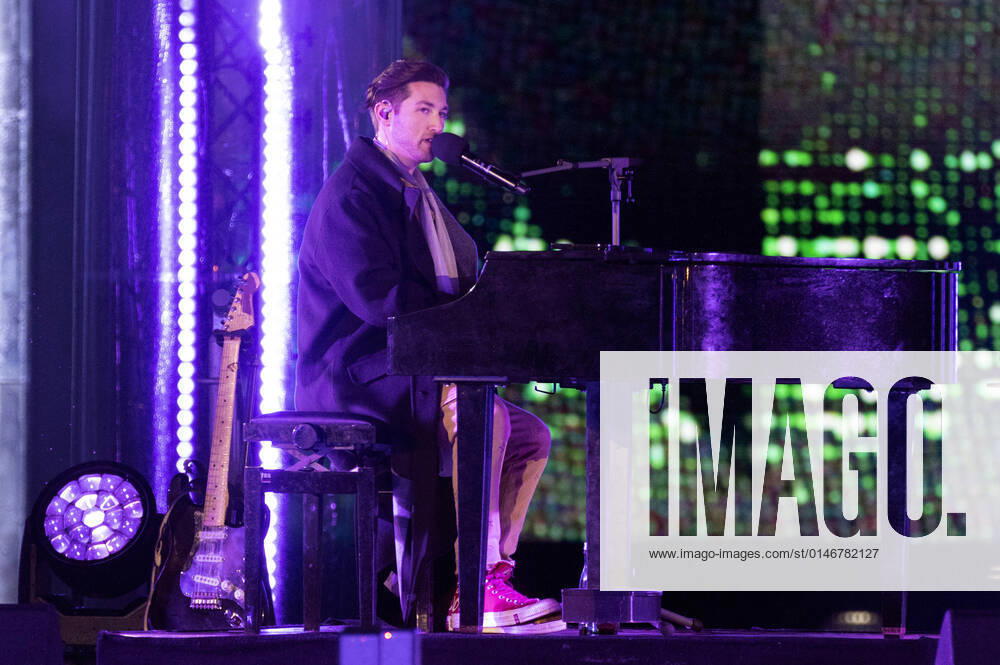 Justin Jesso in der Silvestershow Celebrate at the Gate - Willkommen 2022 am Brandenburger Tor. Berlin