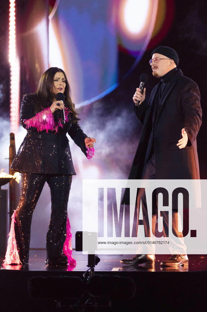 Marianne Rosenberg und Art Garfunkel jr. in der Silvestershow Celebrate at the Gate - Willkommen 2022 am Brandenburger Tor. Berlin