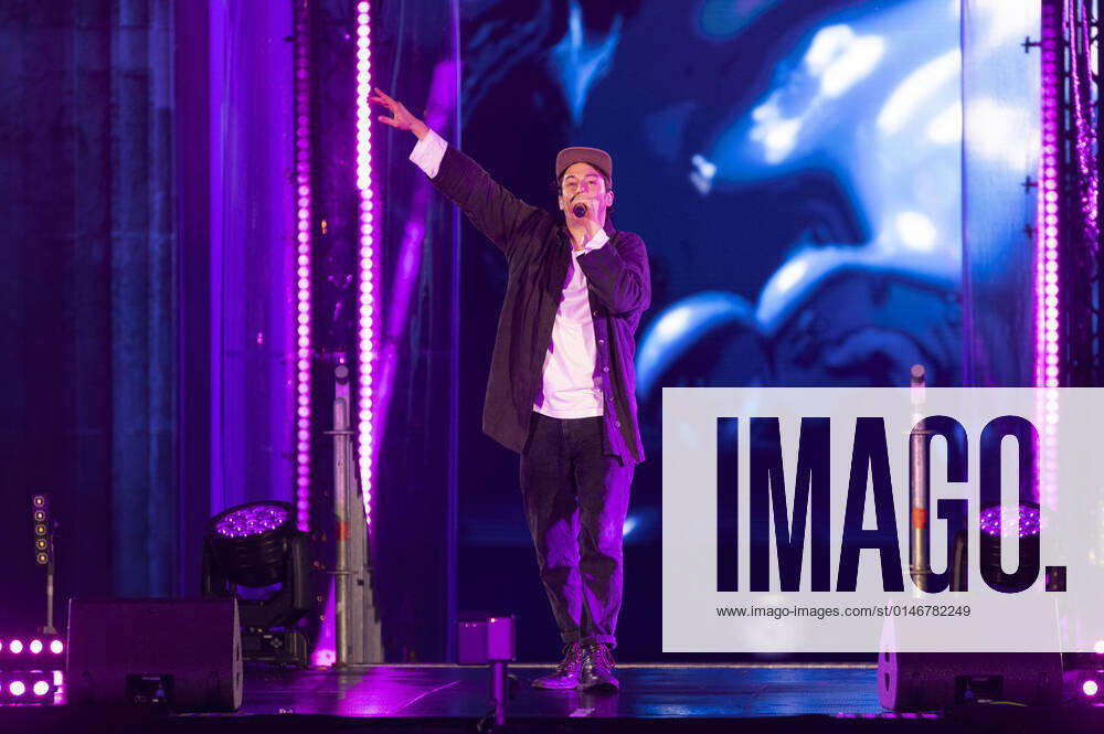 Graham Candy in der Silvestershow Celebrate at the Gate - Willkommen 2022 am Brandenburger Tor. Berlin