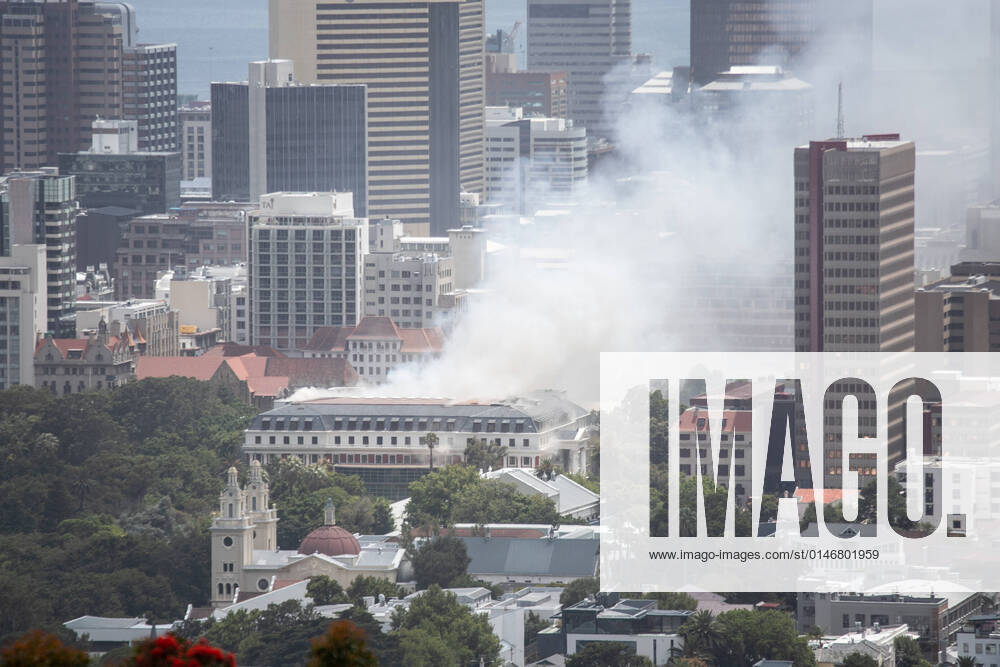 (220102) -- CAPE TOWN, Jan. 2, 2022 -- Smoke rises from the South African parliament in Cape Town, South Africa, on Jan. 2, 2022. South Africa s parliament in the legislative capital Cape Town on Sunday confirmed a fire on its precinct and said it has been partly contained. ) SOUTH AFRICA-CAPE TOWN-PARLIAMENT BUILDING-FIRE LyuxTianran