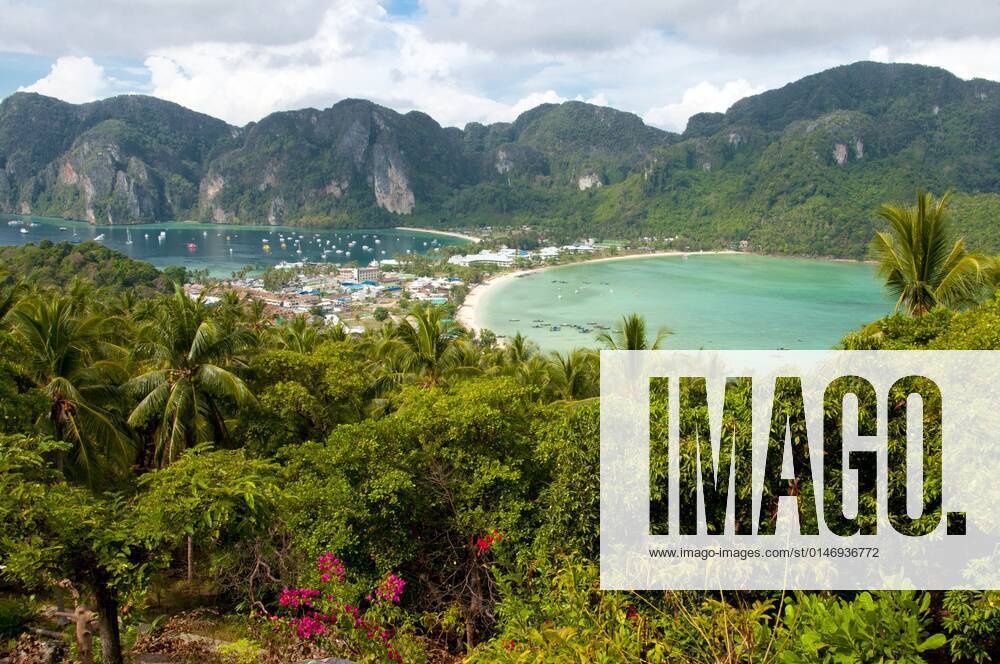 Ko Phi Phi consists of two islands, Phi Phi Leh and Phi Phi Don, located southeast of Phuket. Both are part of Hat Noppharat Thara Ko Phi Phi National Marine Park.<br ><br > Set in the centre of the Sea of Phuket, Ko Phi Phi is almost equidistant from Phuket and Krabi and can be reached by boat in around two hours.<br ><br > Phi Phi Don is the larger of the two islands, with scenic hills, steep cliffs, silken beaches, azure waters and remarkable bird- and sea-life. The island narrows at the middle where long, white-sand beaches are only a few hundred metres apart. Boats from Krabi and Phuket dock at Ao Ton Sai on the southern side of the island. Hat Yao or Long Beach faces south and is famous for the good snorkelling to be had on its co CPAxMediaxCo.xLtd. 1060_14_CPA0011091