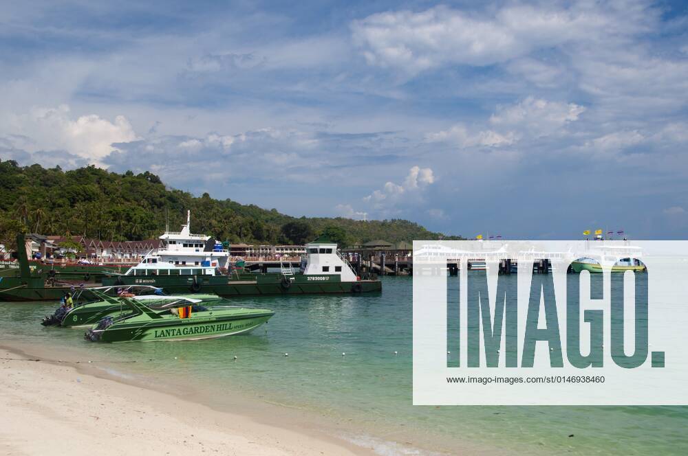 Ko Phi Phi consists of two islands, Phi Phi Leh and Phi Phi Don, located southeast of Phuket. Both are part of Hat Noppharat Thara Ko Phi Phi National Marine Park.<br ><br > Set in the centre of the Sea of Phuket, Ko Phi Phi is almost equidistant from Phuket and Krabi and can be reached by boat in around two hours.<br ><br > Phi Phi Don is the larger of the two islands, with scenic hills, steep cliffs, silken beaches, azure waters and remarkable bird- and sea-life. The island narrows at the middle where long, white-sand beaches are only a few hundred metres apart. Boats from Krabi and Phuket dock at Ao Ton Sai on the southern side of the island. Hat Yao or Long Beach faces south and is famous for the good snorkelling to be had on its co CPAxMediaxCo.xLtd. 1060_14_CPA0014904