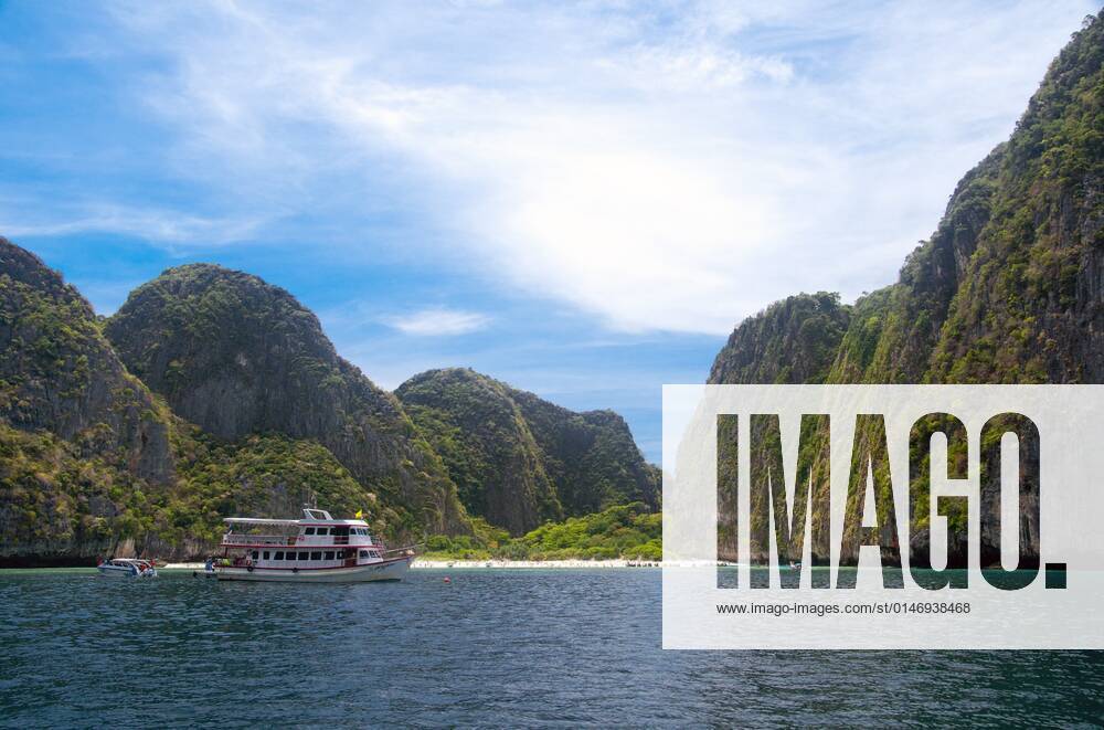 Ko Phi Phi consists of two islands, Phi Phi Leh and Phi Phi Don, located southeast of Phuket. Both are part of Hat Noppharat Thara Ko Phi Phi National Marine Park.<br ><br > Set in the centre of the Sea of Phuket, Ko Phi Phi is almost equidistant from Phuket and Krabi and can be reached by boat in around two hours.<br ><br > Phi Phi Don is the larger of the two islands, with scenic hills, steep cliffs, silken beaches, azure waters and remarkable bird- and sea-life. The island narrows at the middle where long, white-sand beaches are only a few hundred metres apart. Boats from Krabi and Phuket dock at Ao Ton Sai on the southern side of the island. Hat Yao or Long Beach faces south and is famous for the good snorkelling to be had on its co CPAxMediaxCo.xLtd. 1060_14_CPA0014912