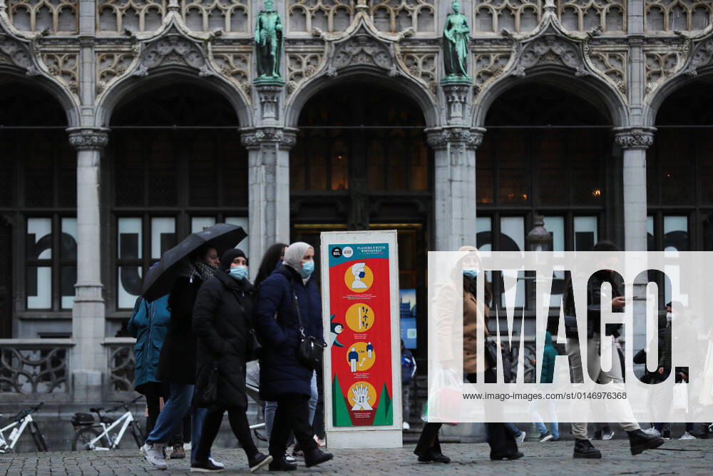 (220107) -- BRUSSELS, Jan. 7, 2022 -- People walk past a sign reminding people of measures against the COVID-19 in the Grand Place in Brussels, Belgium, on Jan. 7, 2022. Belgium has seen a rapid increase in COVID-19 infections (up by 79 percent last week) and an increase in hospital admissions (up 20 percent). ) BELGIUM-BRUSSELS-COVID-19-INFECTIONS ZhengxHuansong