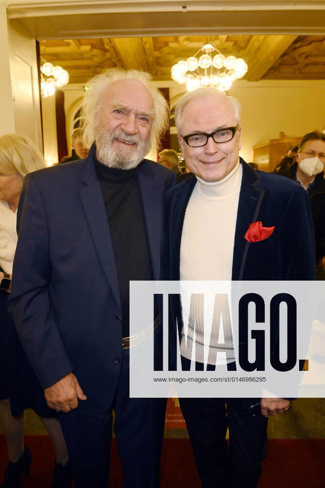 Achim Wolff und Hans-Jürgen Schatz bei der Premiere des Theaterstücks Rent A Friend im Schlosspark Theater. Berlin