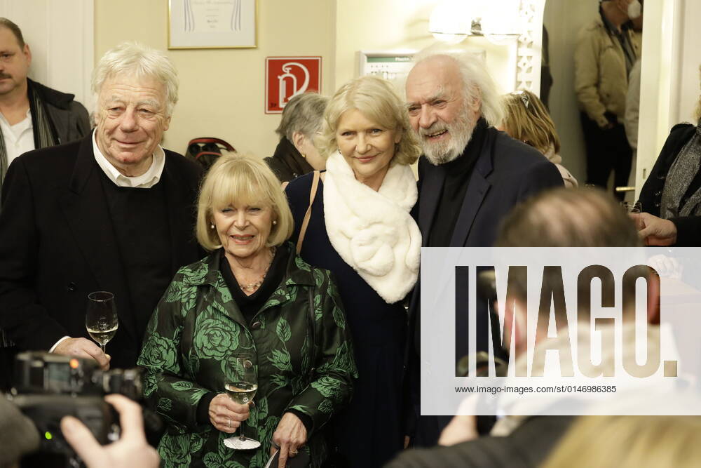 Dagmar Biener mit Ehemann Joachim Zerbster, Achim Wolff mit Ehefrau Rita Feldmeier bei der Theaterpremiere von Rent a friend, Deutschland, Berlin, Schlosspark Theater, RENT A FRIEND, Komödie von Folke Braband, Mit Caroline Beil, Bürger Lars Dietrich, Alessija Lause & TORSTEN MÜNCHOW