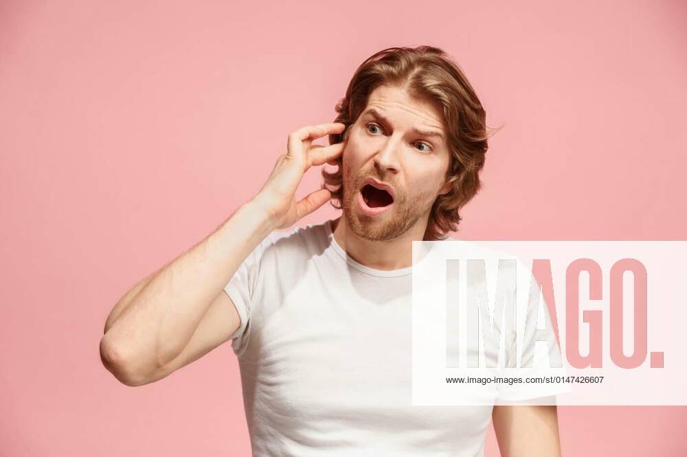 The Ear ache. The sad man with headache or pain on a pink studio background. model released, Symbolfoto, 27.09.2021,