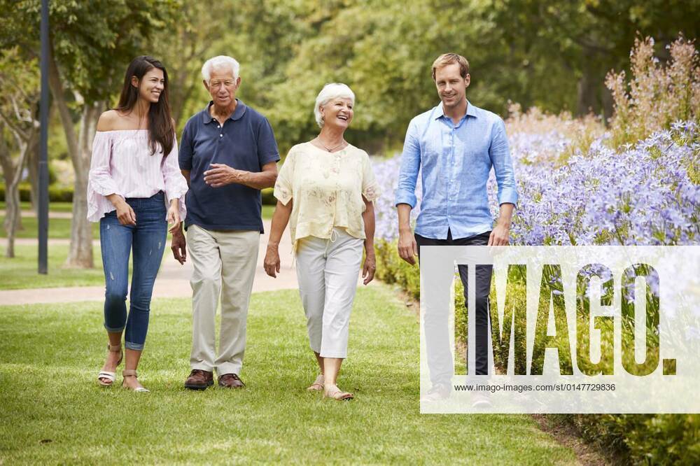 Senior Parents With Adult Children On Walk In Park model released, Symbolfoto, 12.10.2020,