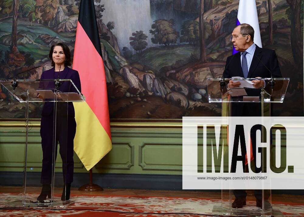 Russland, Au?enminister Sergej Lawrow empf?ngt Annalena Baerbock in Moskau Russia Germany 6743902 18.01.2022 In this handout photo released by the Russian Foreign Ministry, German Foreign Minister Annalena Baerbock and Russian Foreign Minister Sergey Lavrov attend a joint press conference following their meeting, in Moscow, Russia. Editorial use only, no archive, no commercial use. Sputnik Moscow Russia