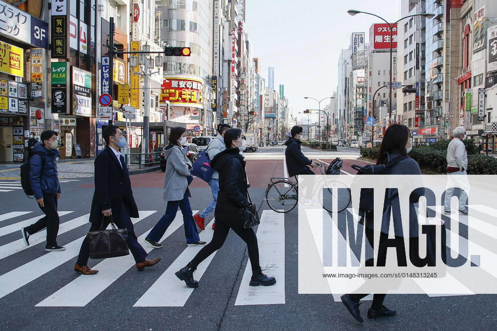 People wearing face masks walk in Tokyo s popular Shinjuku district. Tokyo confirmed 8,638 new cases of COVID-19 on Thursday after the capital reported 7,377 a day earlier. Japan is to place Tokyo and 12 other areas under a coronavirus quasi-state of emergency as the highly transmissible Omicron variant spreads rapidly across the country. Restaurants and bars could close early and stop or limit the serving of alcohol. The measure will be implemented from Friday to Feb. 13 in an effort to curb what has become the sixth wave of COVID-19 infections in Japan. Tokyo Japan - ZUMAm191 20220120_zap_m191_011