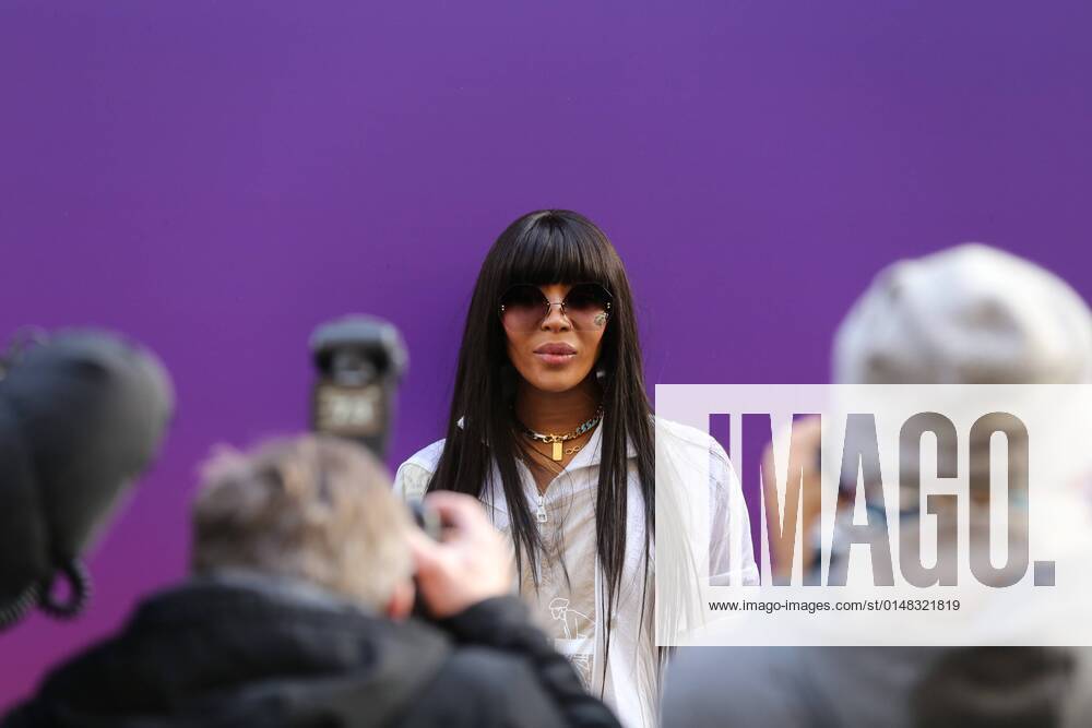 Promis bei der Vuitton Modenschau in Paris Defile Vuitton homme en presence de Naomi Campbell au Carreau du Temple CELEBRITIES: Defile Vuitton - Paris - 20 01 2022 JonathanRebboah Panoramic PESRK24022012