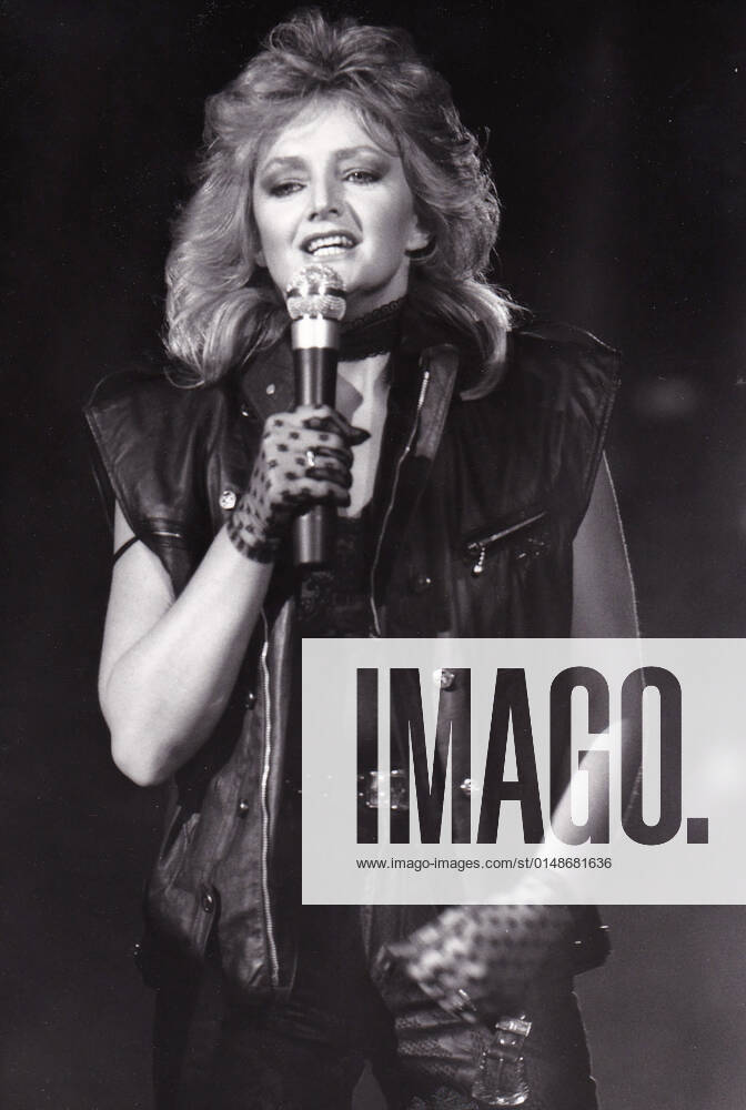 Bonnie Tyler performs circa 1983