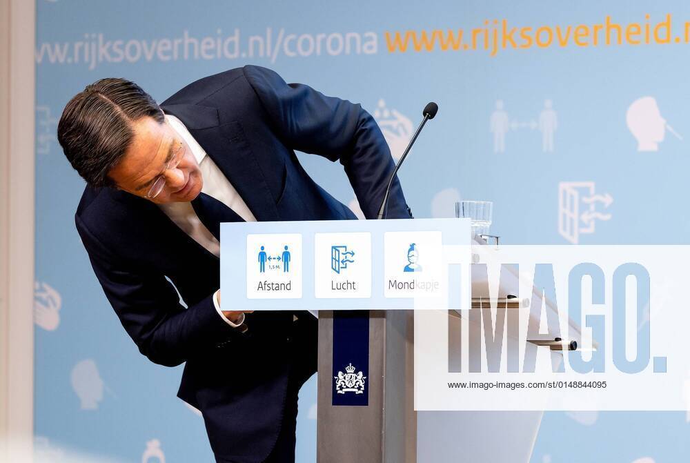 The Hague - Prime Minister Mark Rutte and Minister Ernst Kuipers (Public Health, Welfare and Sport) after the corona press conference. The cabinet is going to relax the corona rules for the cultural sector, the catering industry and sports competitions. Photo: ANP Hollandse Hoogte Jeffrey Groeneweg