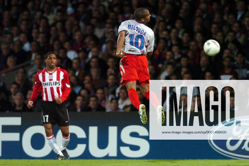 Florent Malouda (Lyon) - Kopfball, li. Jefferson Farfan (Eindhoven) Fußball EC 1 Herren Champions League 2004 2005, Viertelfinale, Olympique Lyonnais - PSV Eindhoven 1:1, OL, Totale Lyon Dynamik, Höhe,