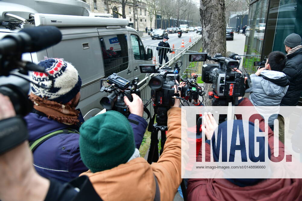 France Normandy Format Talks 6748807 26.01.2022 Journalists wait for participants of the talks of advisers to the leaders of the Normandy Four (France, Germany, Russia, Ukraine) to arrive, in Paris, France. Dominique Boutin Sputnik Paris France