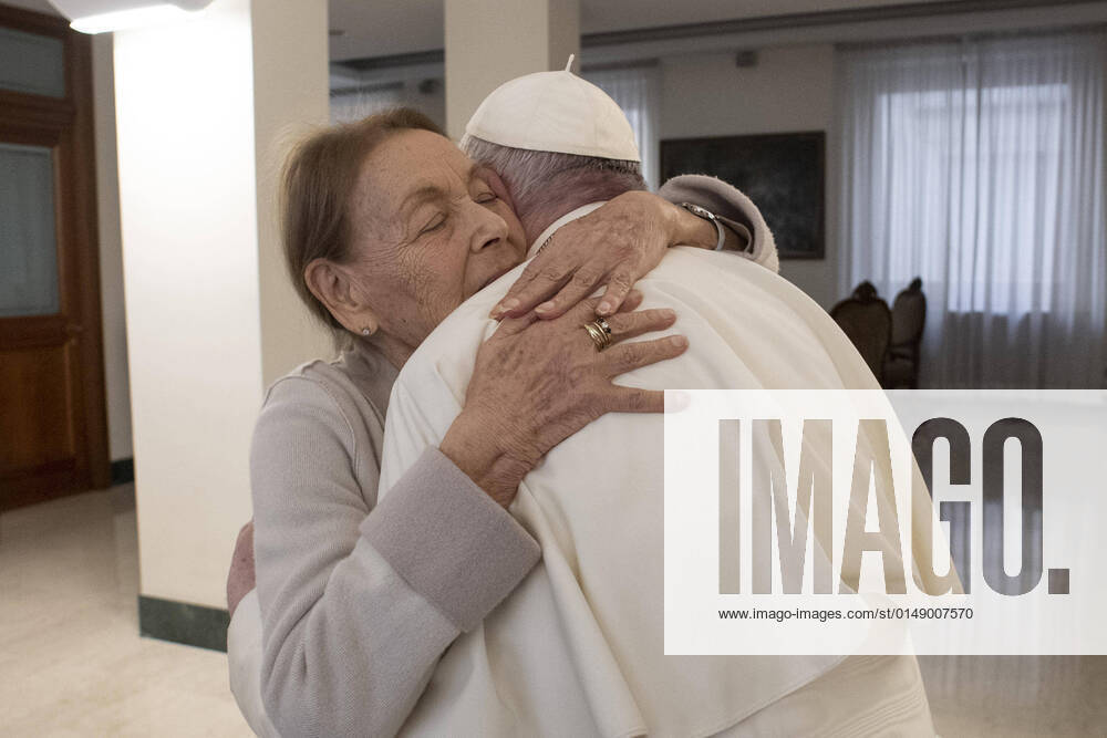 Today afternoon, Remembrance Day, at Casa Santa Marta, Pope Francis had a long and affectionate conversation, lasting about an hour, with Mrs. Edith Bruck, just under a year after his visit to the home of the writer in Rome . This was announced by the Vatican Press Office. In particular, both underlined the inestimable value of transmitting the memory of the past to the youngest, even in its most painful aspects, so as not to fall back into the same tragedies , it adds..ANSA VATICAN MEDIA.+++ ANSA PROVIDES ACCESS TO THIS HANDOUT PHOTO TO BE USED SOLELY TO ILLUSTRATE NEWS REPORTING OR COMMENTARY ON THE FACTS OR EVENTS DEPICTED IN THIS IMAGE; NO ARCHIVING; NO LICENSING VATICAN CITY VATICAN - ZUMAa110 20220127_zaf_a110_055